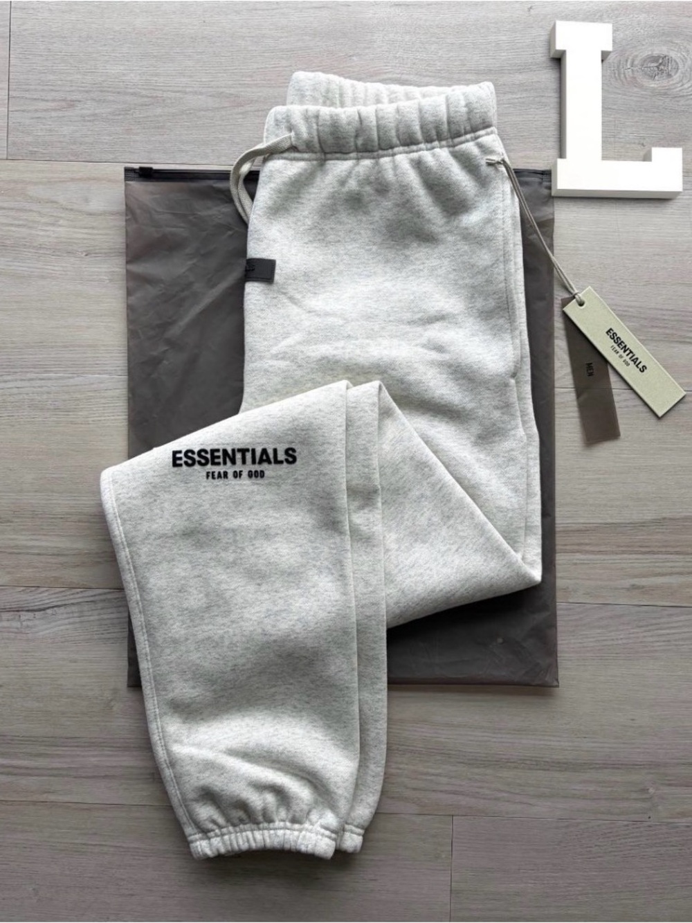 Essentials cuffed sweatpants light oatmeal Fear Of God